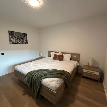 Nyaraló Premium Familienhaus Modern, Garten & Ruhige Lage Winterberg